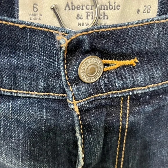 ABERCROMBIE & FITCH DARK BLUE WASH LOW RISE CUFFED DENIM SHORTS SIZE 28 - Picture 6 of 16